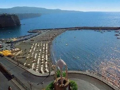 Bleu Village Мета