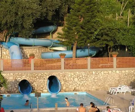 Bleu Village Мета