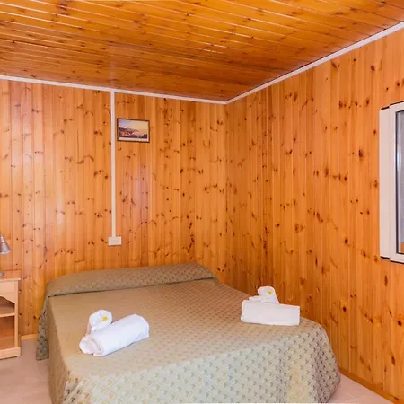 Bleu Village Мета