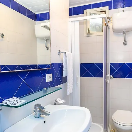Bleu Village Мета