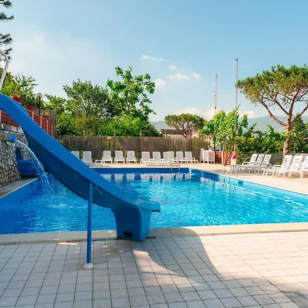 Bleu Village Holiday park Meta