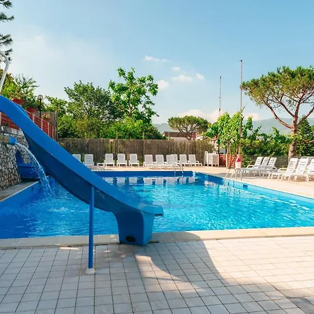 Bleu Village Holiday park Meta